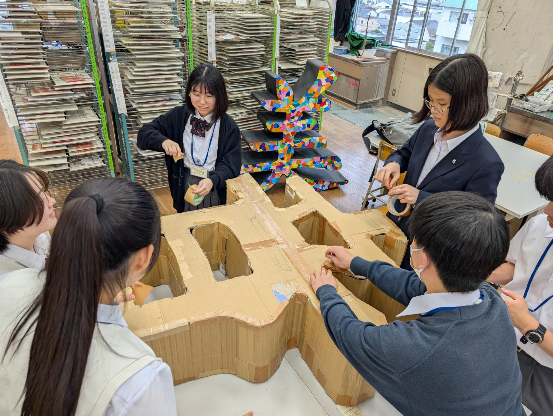 美術部オブジェ制作中 (003)